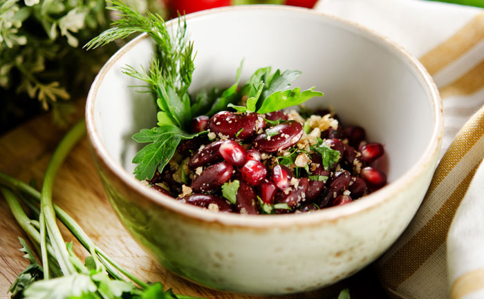Salade de haricots rouges, grenade et noix